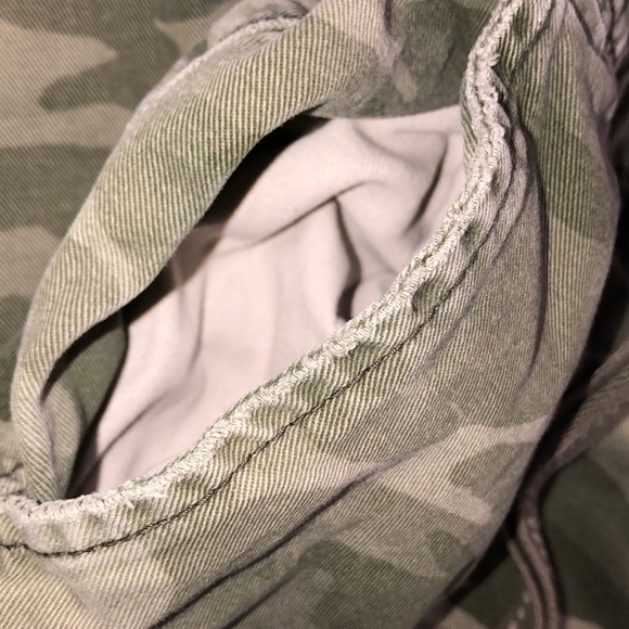 Hollister size extra small camouflage jogger pants - Picture 6 of 6